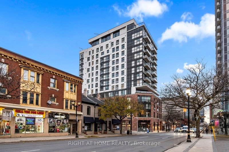 808 - 206 King Street W