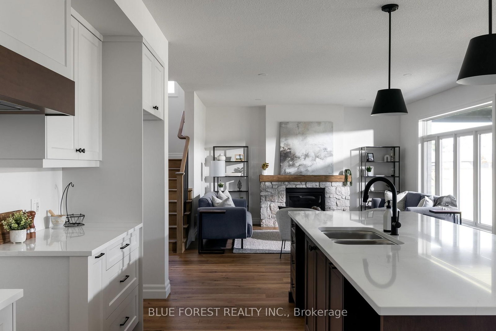 246 Harvest Lane • Thames Centre, ON photo 8