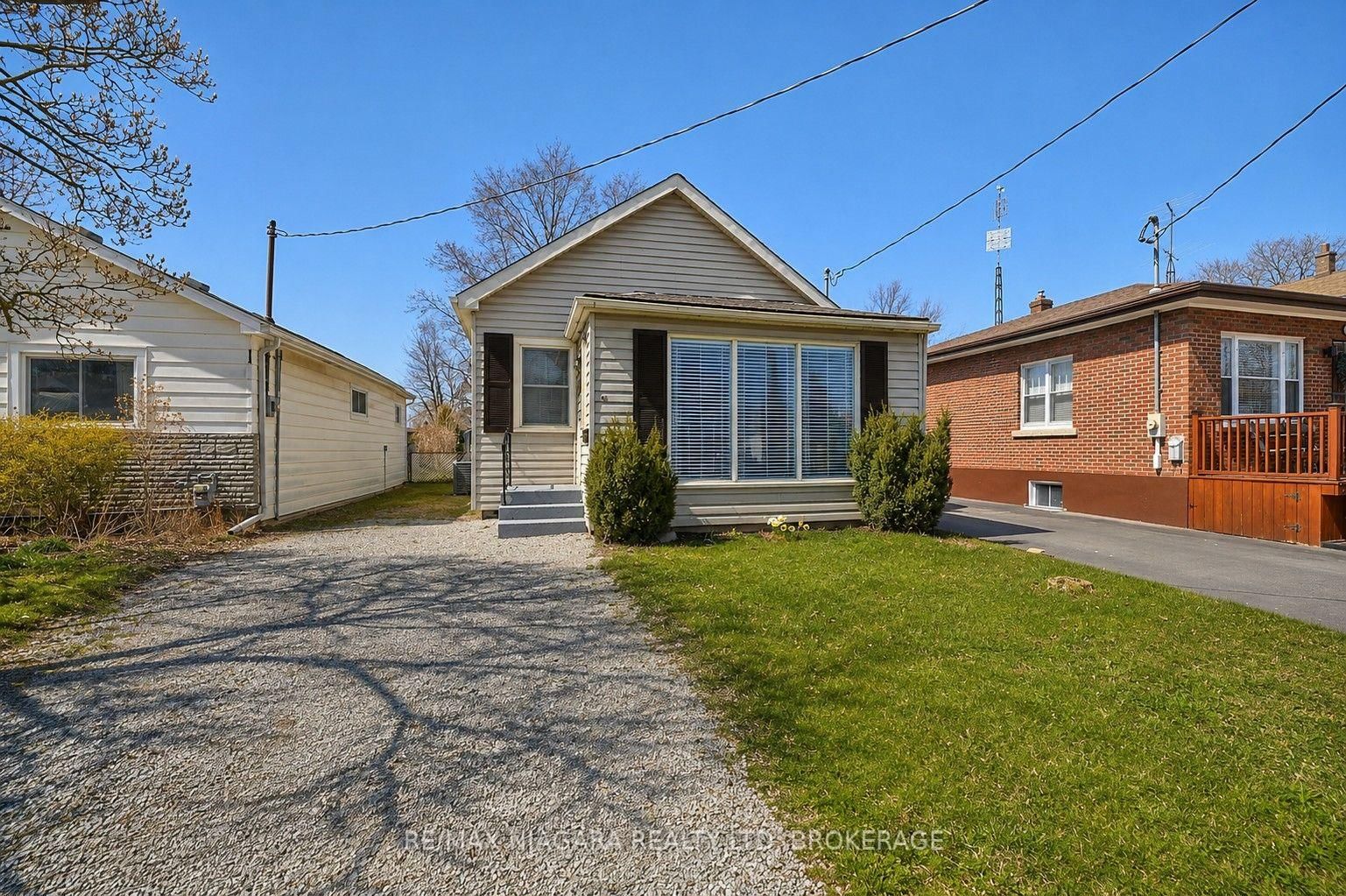 44 Churchill Street • St. Catharines, ON photo 1
