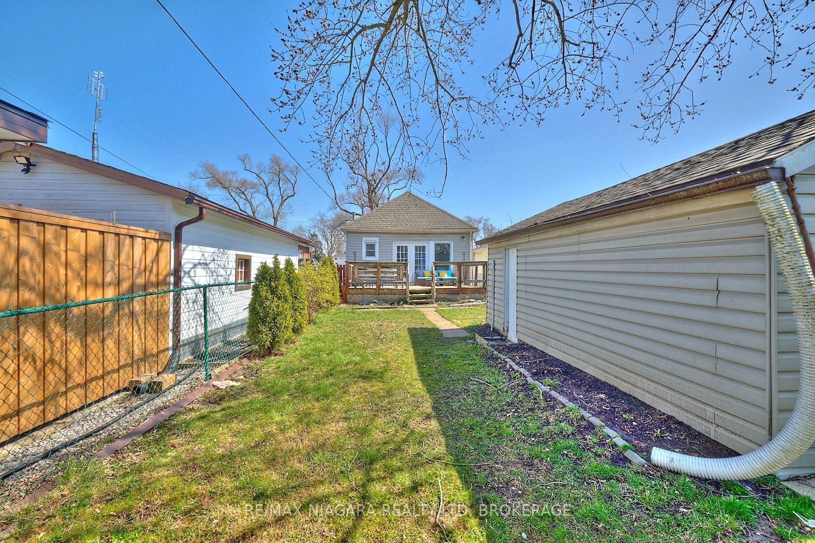 44 Churchill Street • St. Catharines, ON photo 22