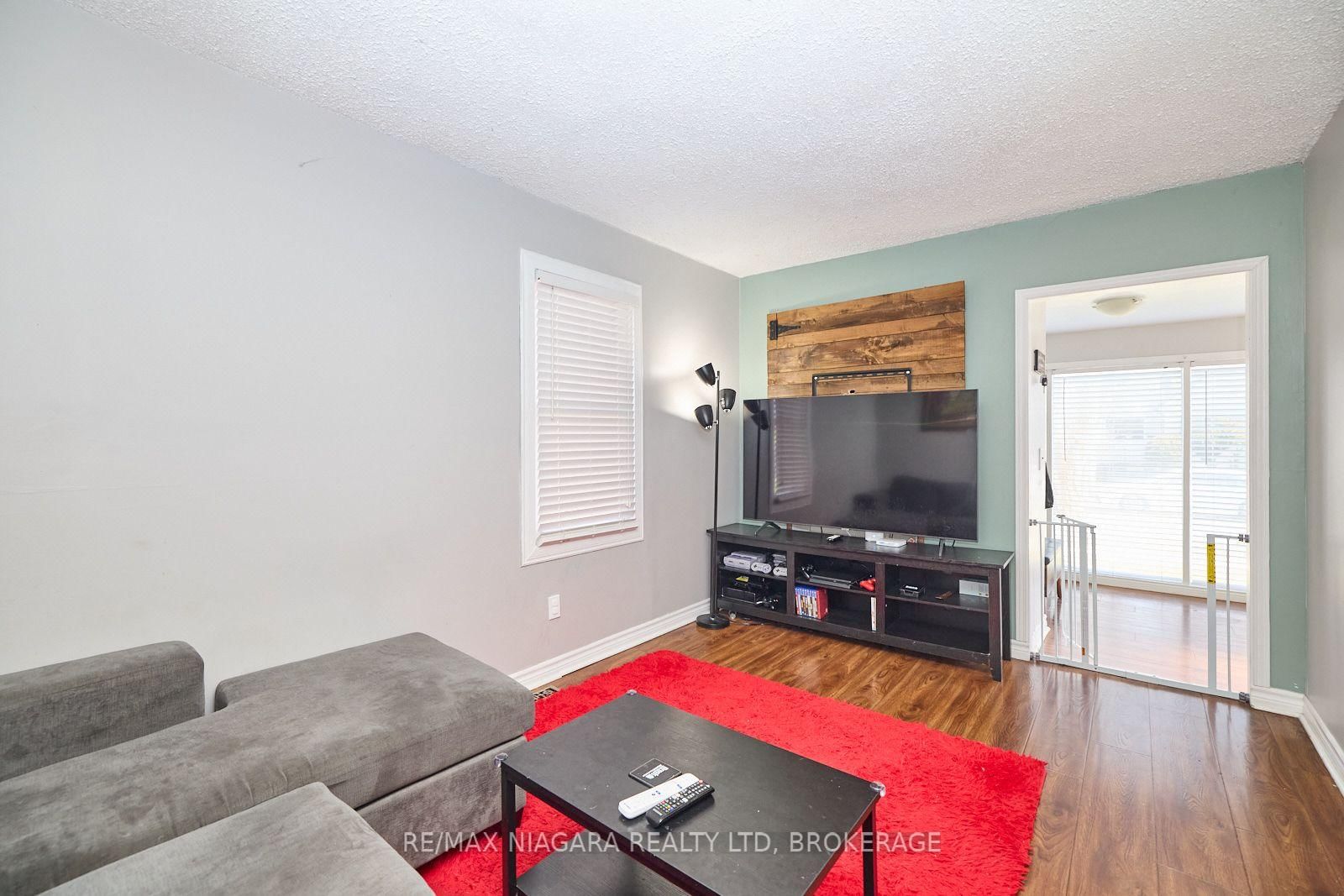44 Churchill Street • St. Catharines, ON photo 8