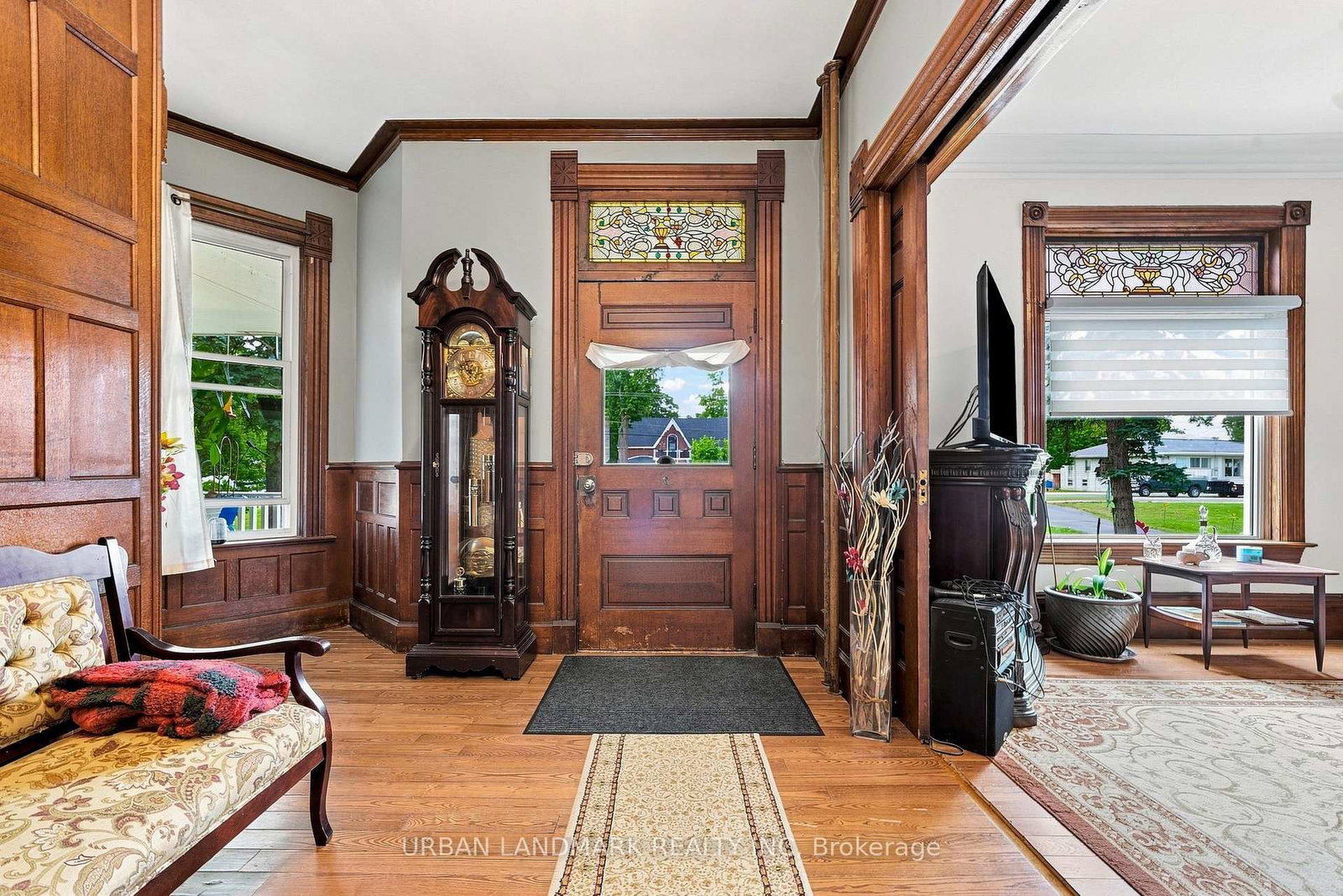 Listing Image 4