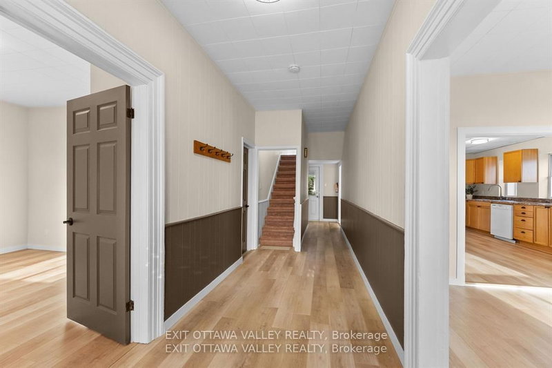 164 Maple Ave photo 5