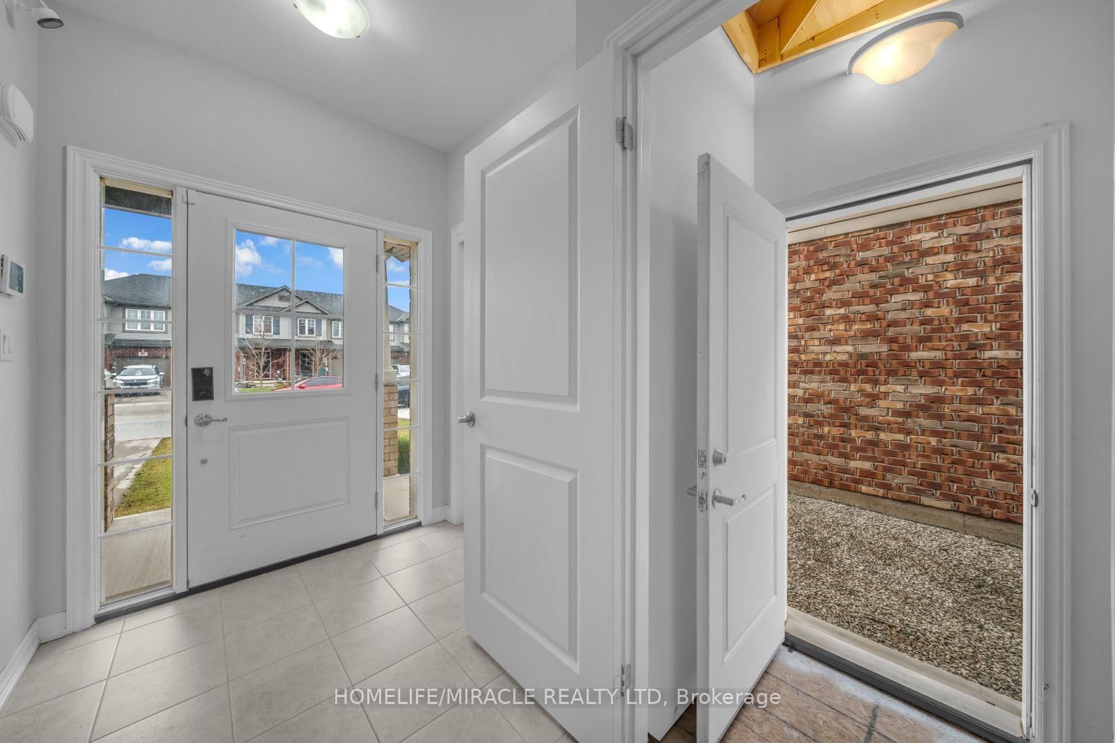 83 Monarch Street • Welland, ON photo 3