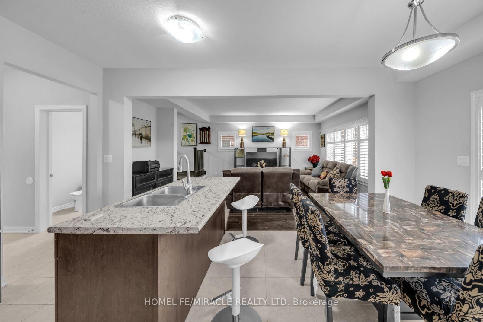 83 Monarch Street • Welland, ON photo 9
