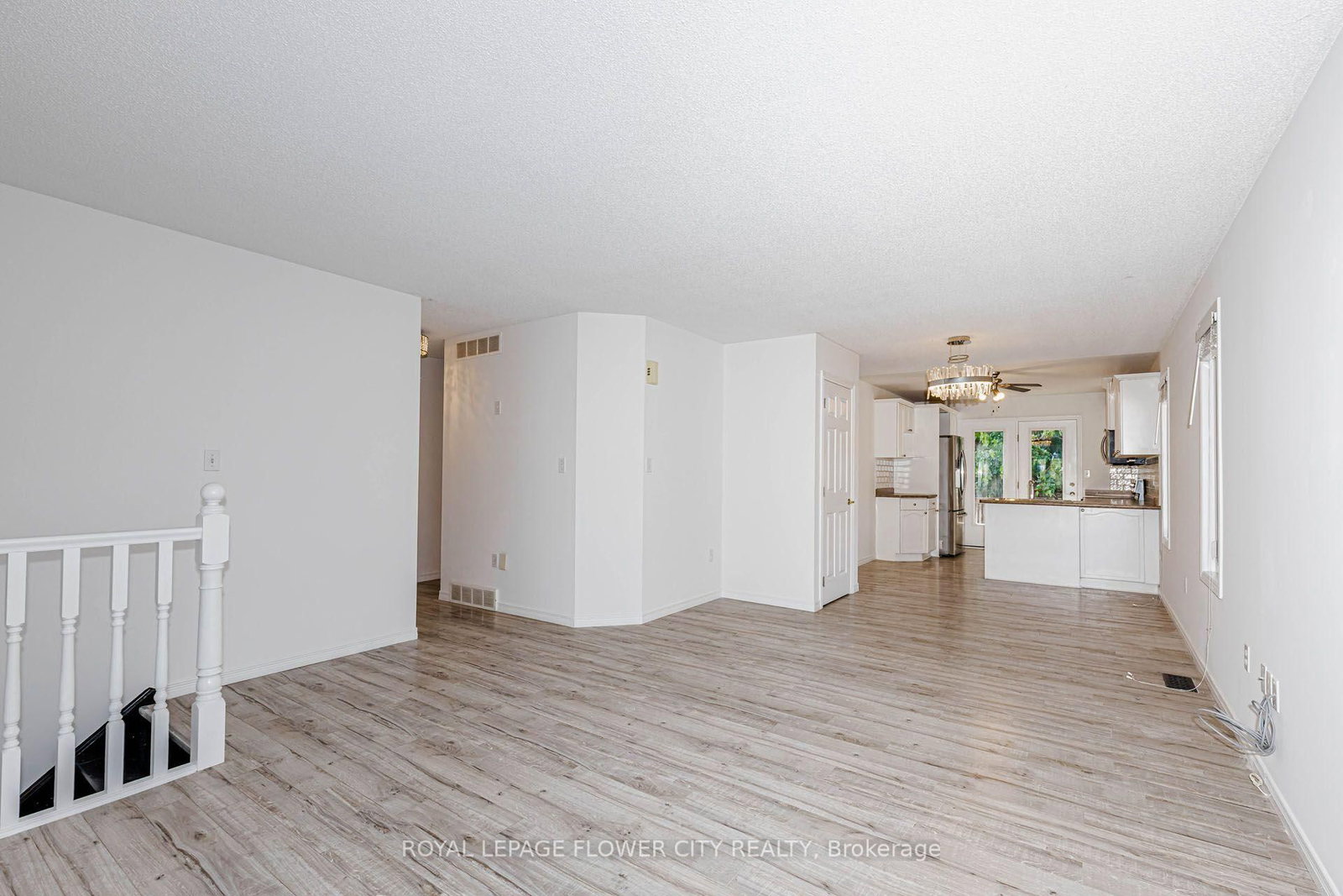 47 Queensway Drive • Strathroy-Caradoc, ON photo 11