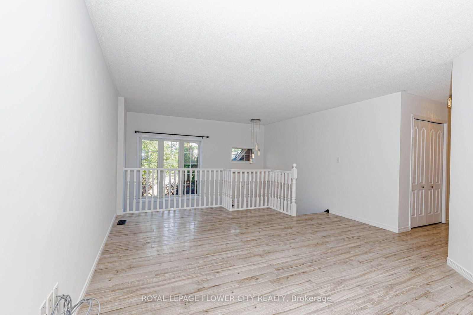 47 Queensway Drive • Strathroy-Caradoc, ON photo 12