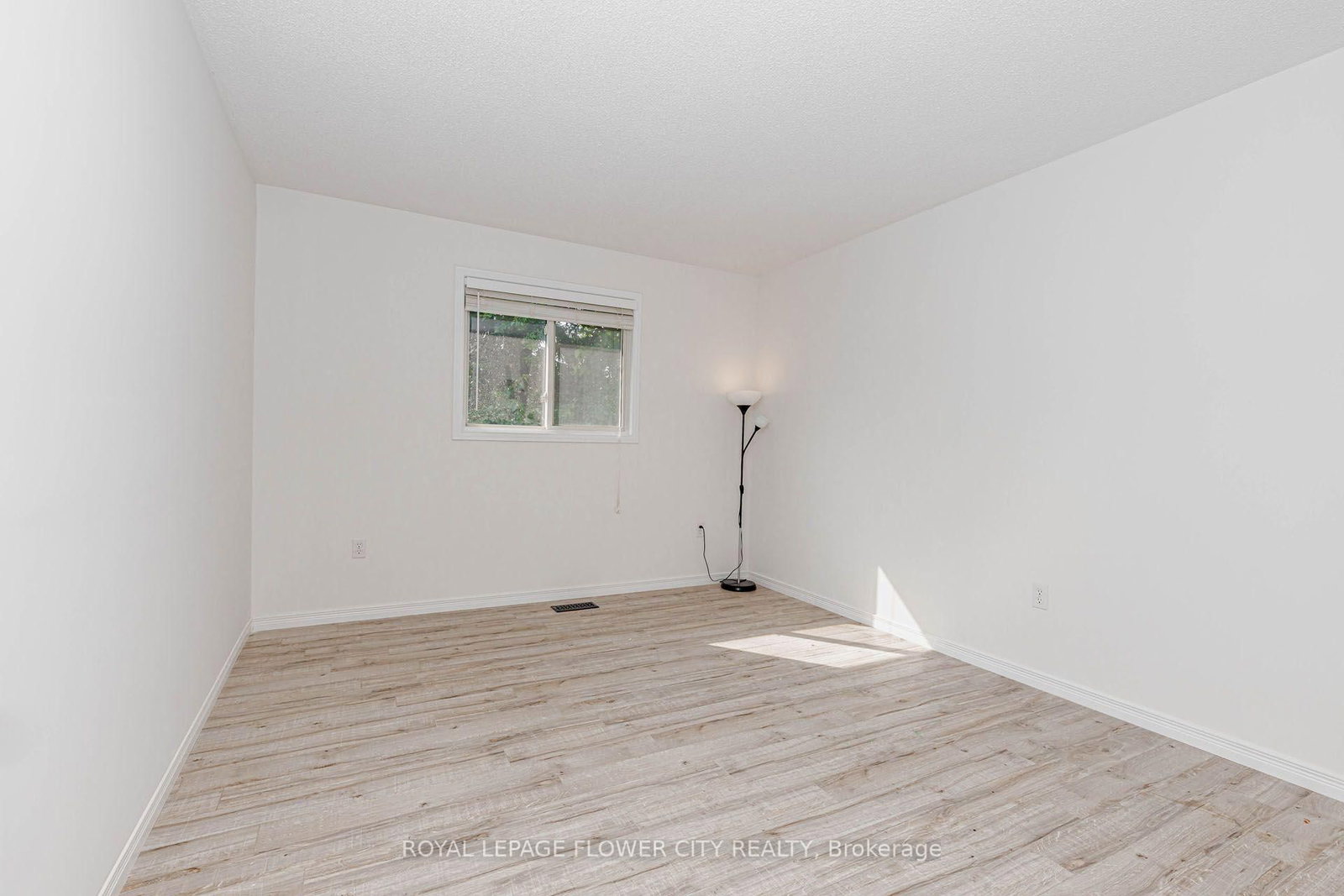 47 Queensway Drive • Strathroy-Caradoc, ON photo 23