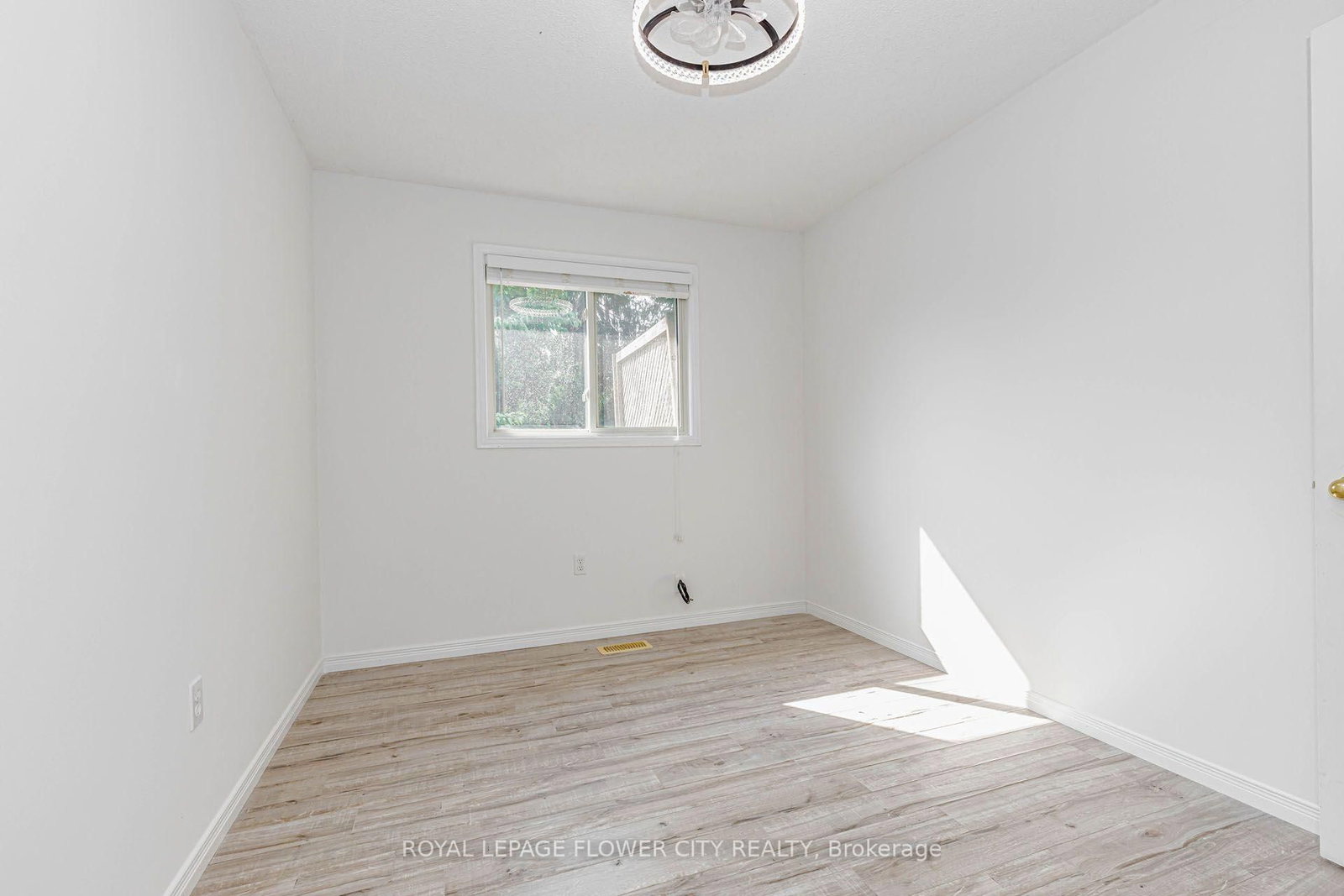 47 Queensway Drive • Strathroy-Caradoc, ON photo 30