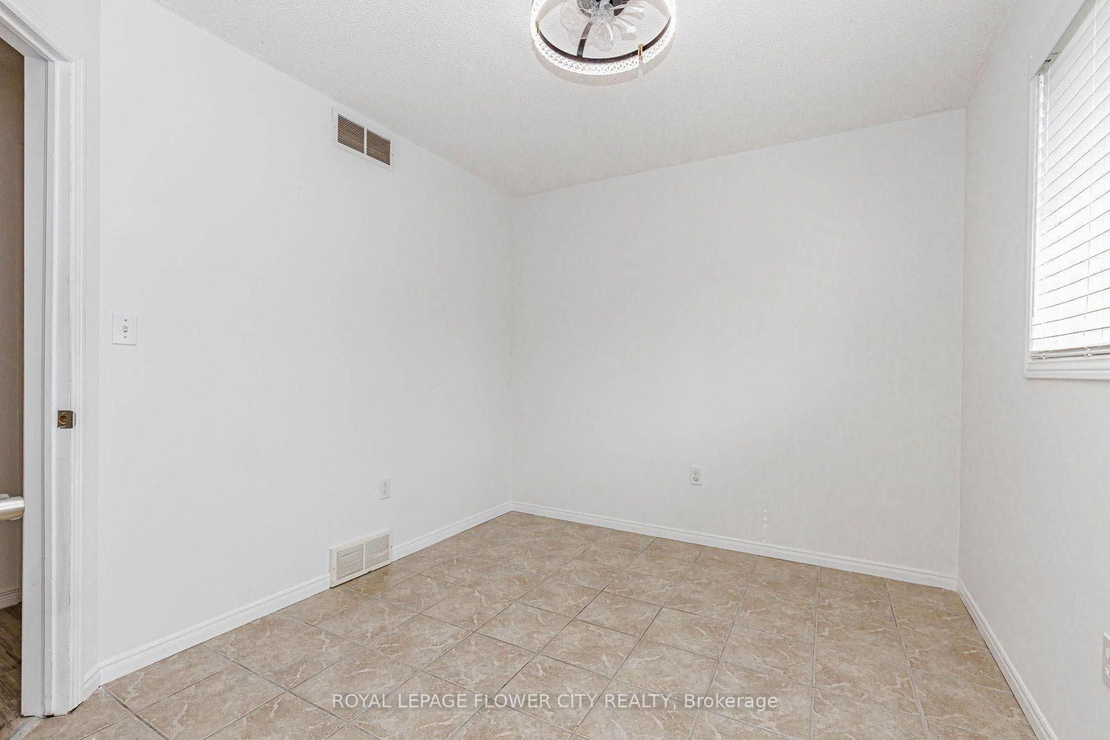 47 Queensway Drive • Strathroy-Caradoc, ON photo 38