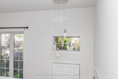 47 Queensway Drive • Strathroy-Caradoc, ON photo 8