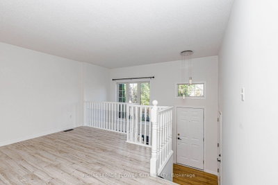 47 Queensway Drive • Strathroy-Caradoc, ON photo 9