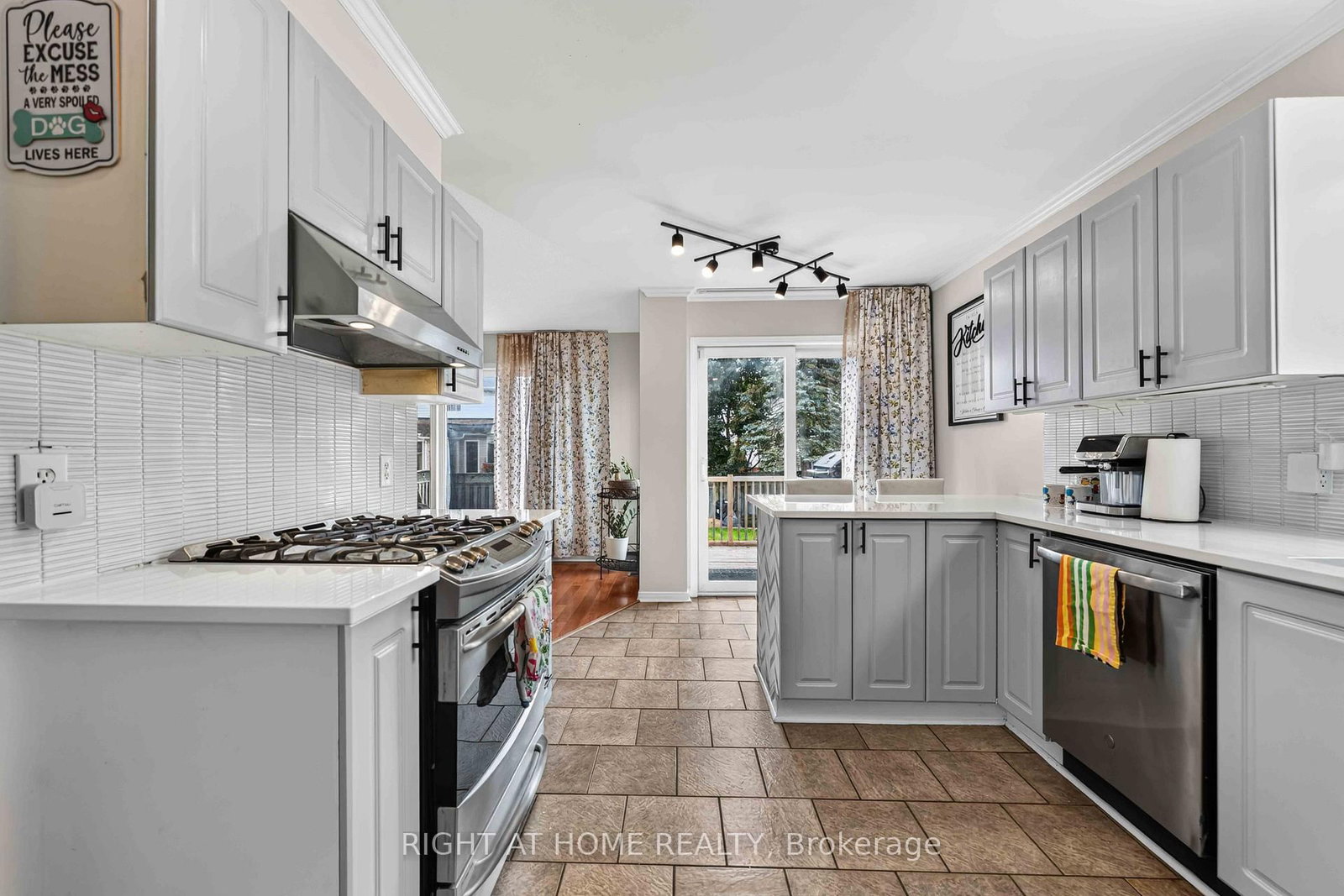 1552 STOJKO Street • Ottawa, ON photo 13