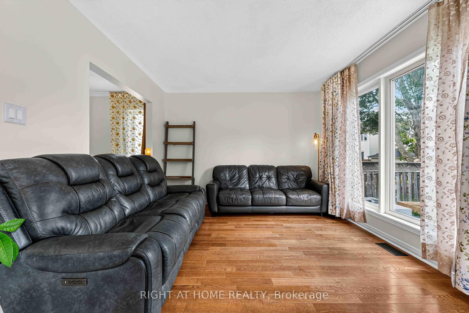 1552 STOJKO Street • Ottawa, ON photo 17