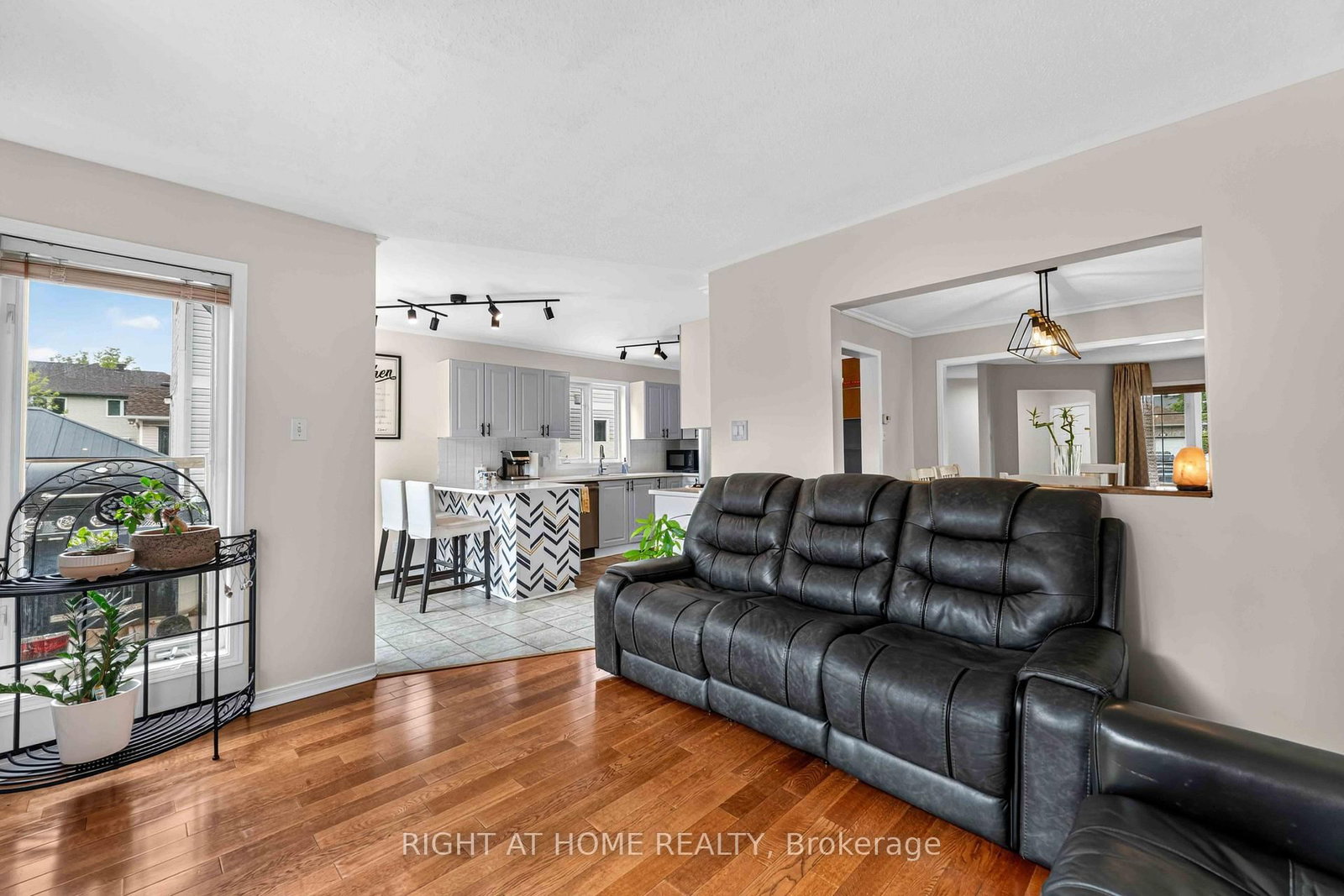 1552 STOJKO Street • Ottawa, ON photo 19