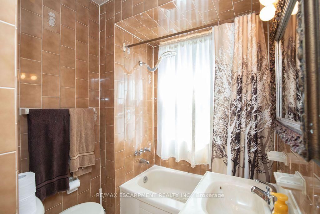 Detached House for sale at 66 Sherman Avenue, Hamilton, Ontario, L8L 6M2 - Stipley - MLS: X13698564