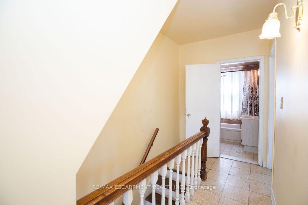 Detached House for sale at 66 Sherman Avenue, Hamilton, Ontario, L8L 6M2 - Stipley - MLS: X13698564