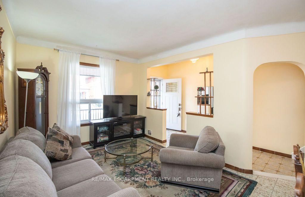 Detached House for sale at 66 Sherman Avenue, Hamilton, Ontario, L8L 6M2 - Stipley - MLS: X13698564