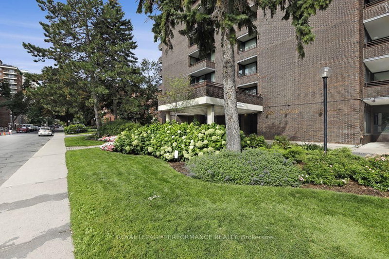 1801 - 71 Somerset Street W