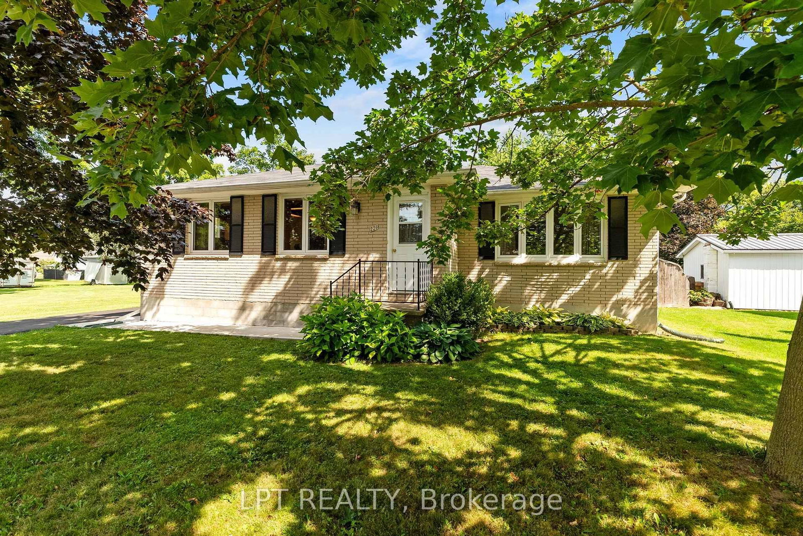 Detached House for sale at 226 Tain Street, North Middlesex, Ontario, N0M 2K0 - Parkhill - MLS: X13698658