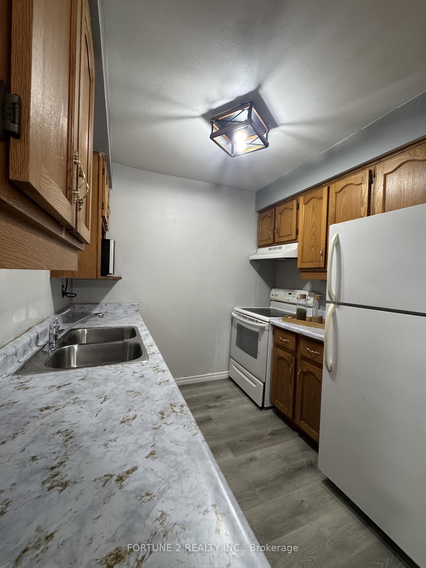 21 Roberts Crescent • Kitchener, ON photo 10