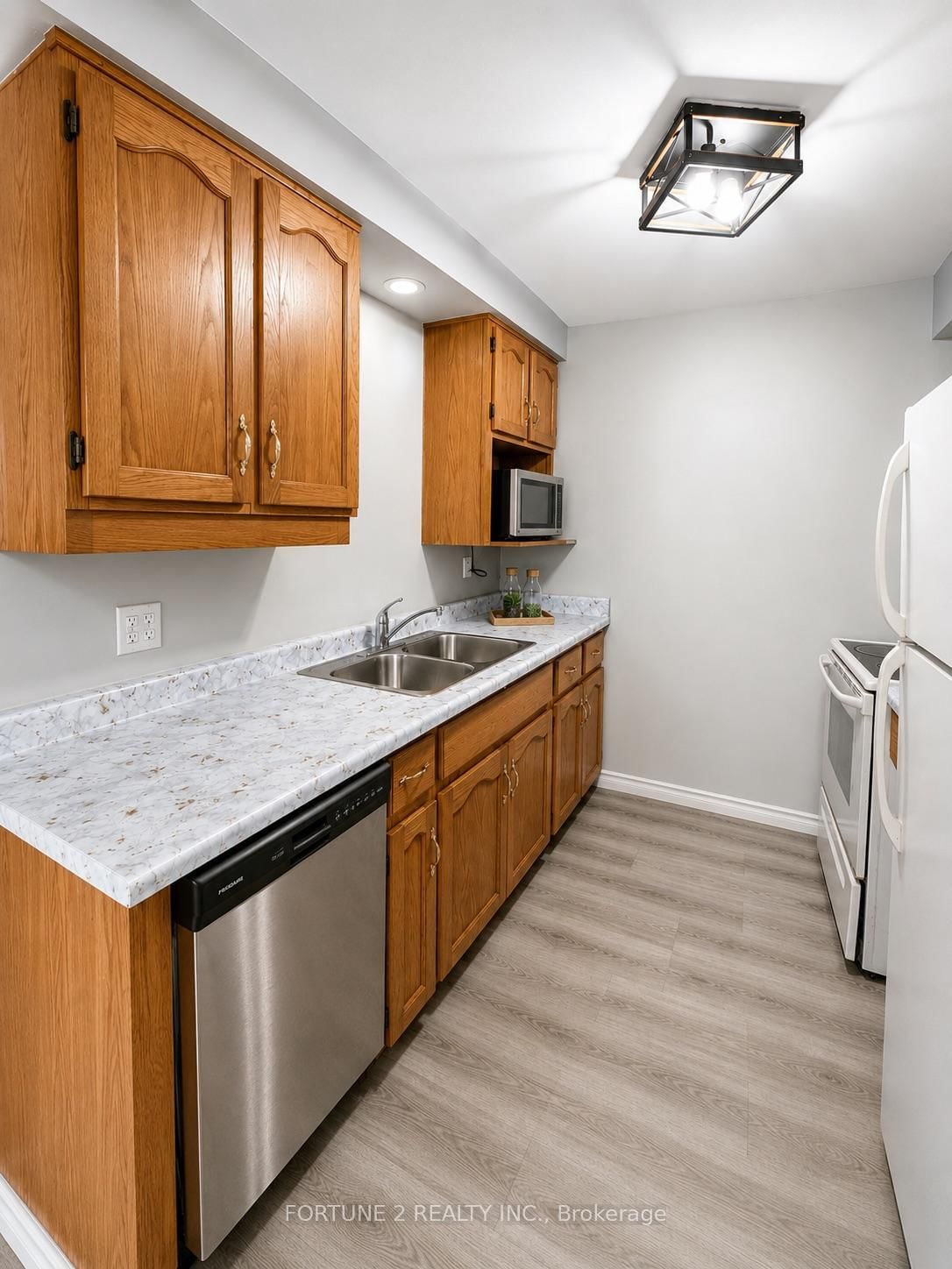 21 Roberts Crescent • Kitchener, ON photo 8