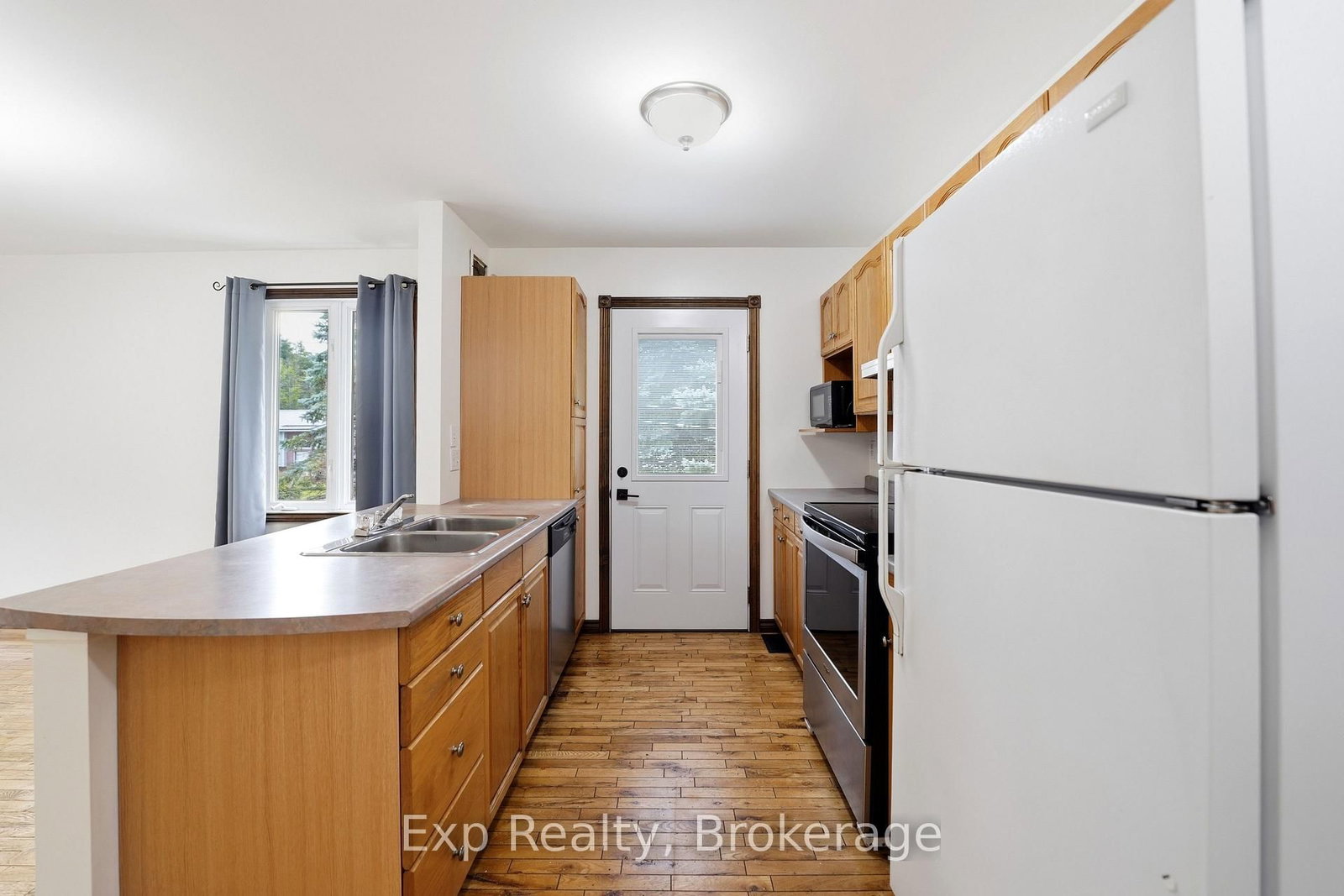 21 South Maloney Street • Limoges, ON photo 13