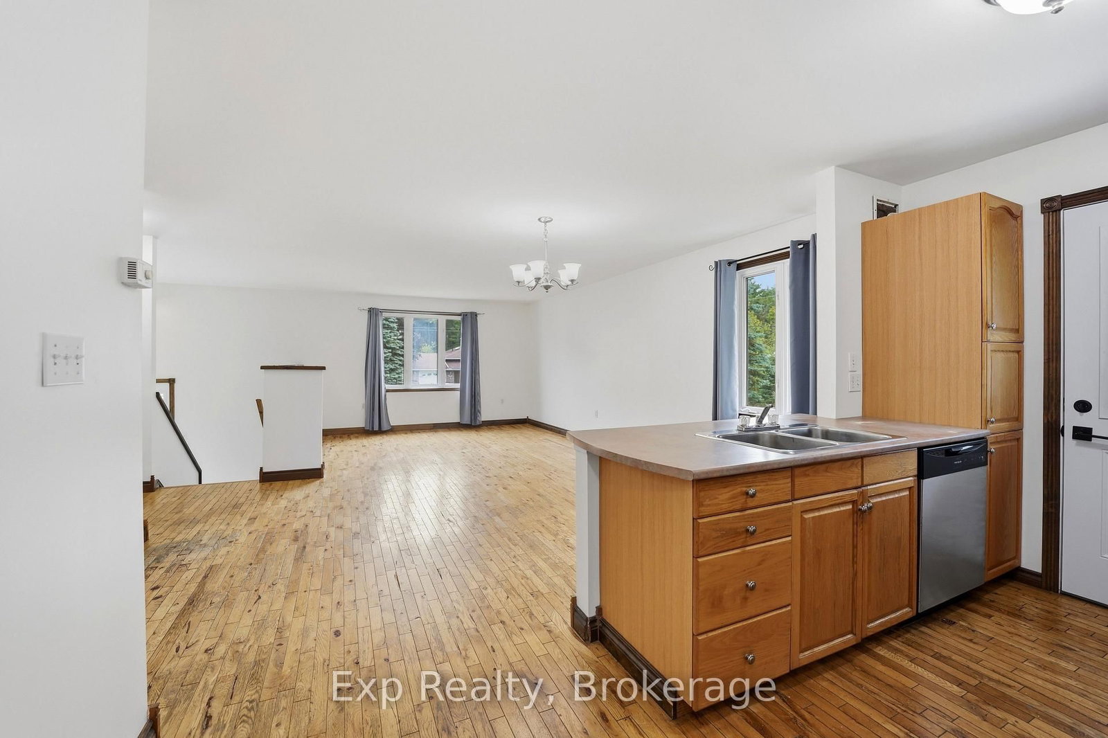 21 South Maloney Street • Limoges, ON photo 15