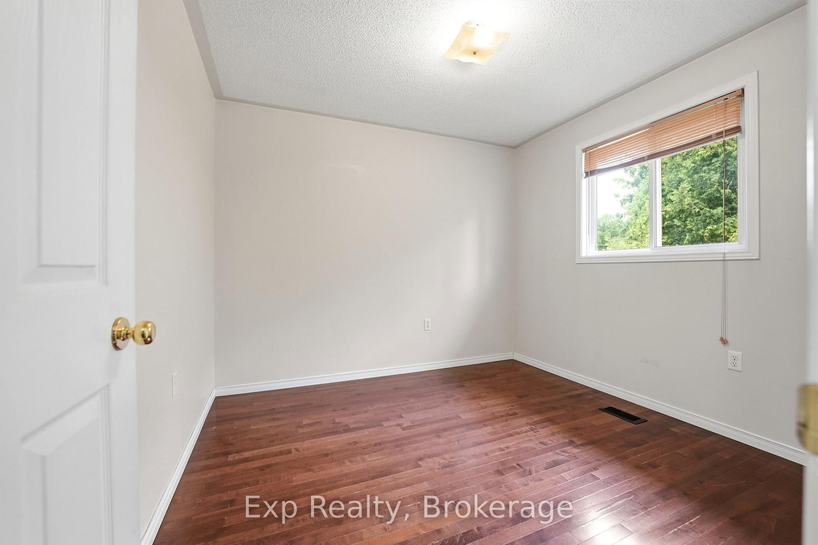 21 South Maloney Street • Limoges, ON photo 18