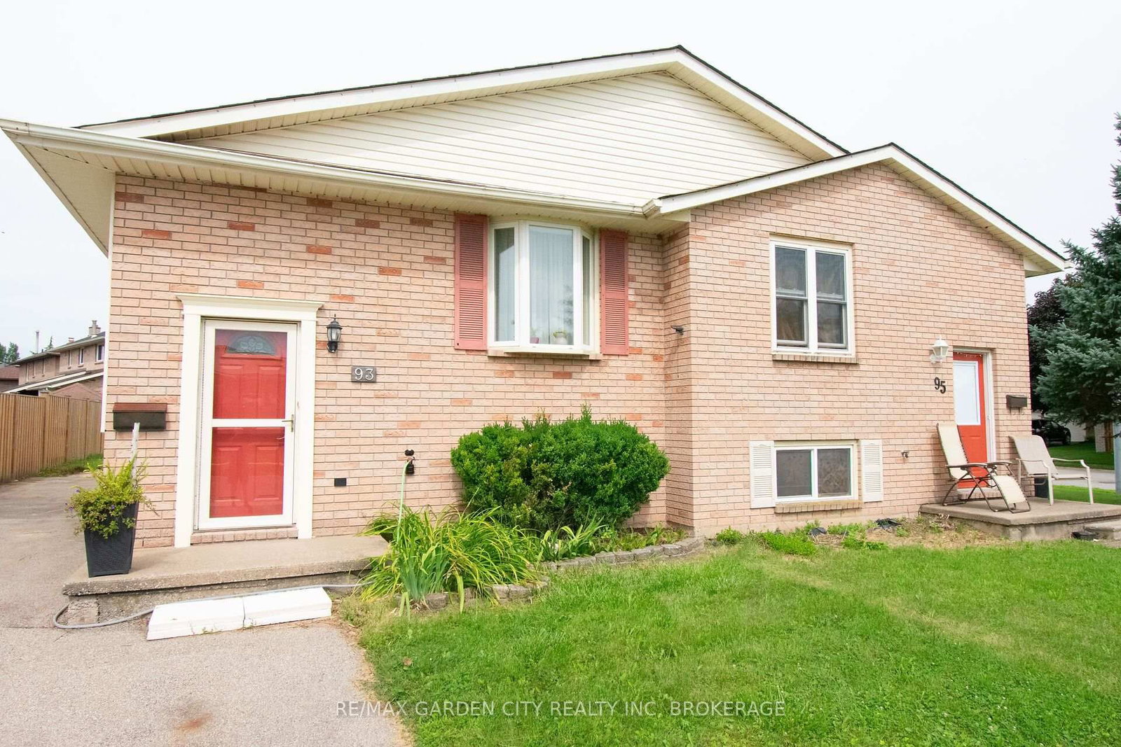 93 NORTHWOOD Drive • Welland, ON photo 1
