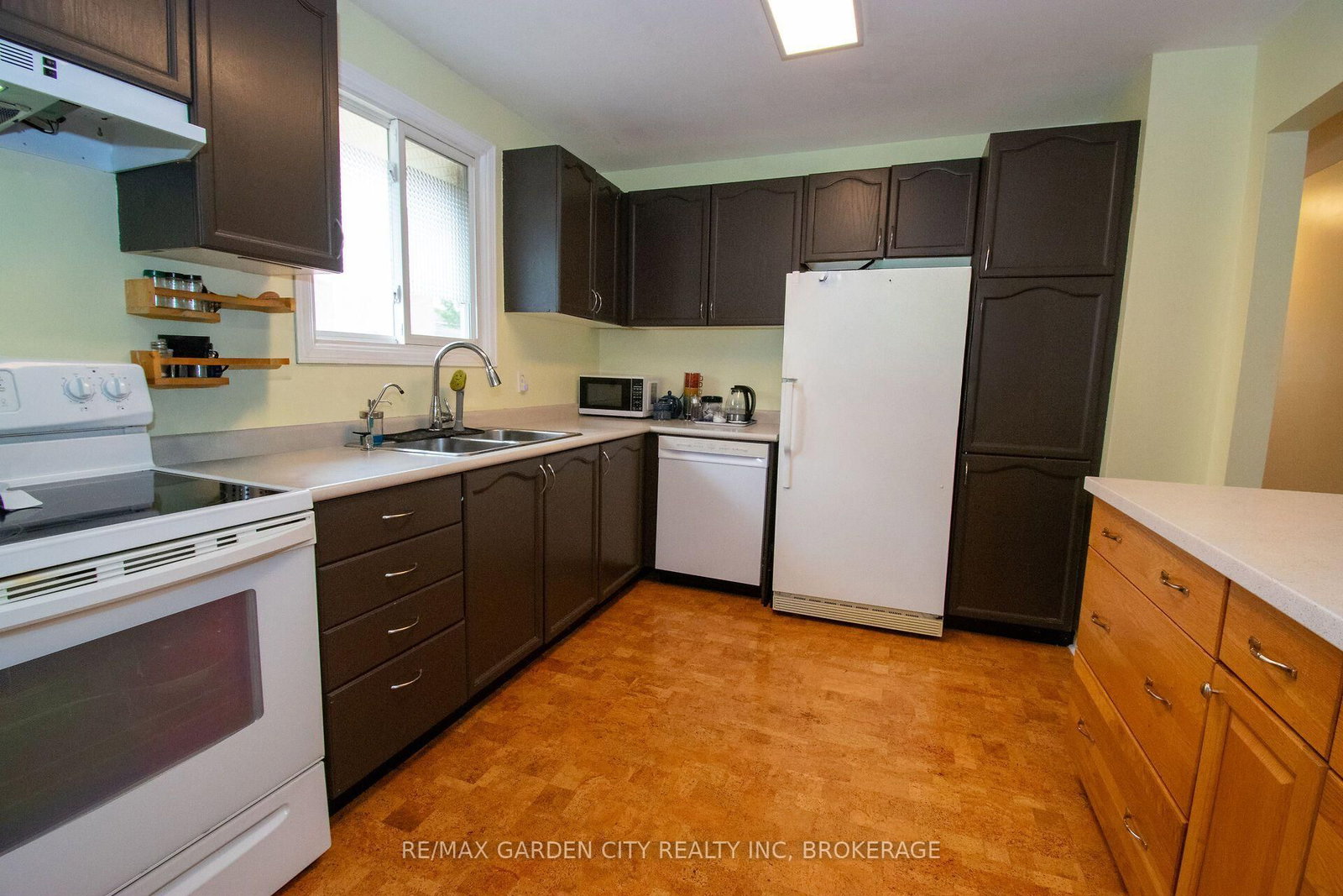 93 NORTHWOOD Drive • Welland, ON photo 16