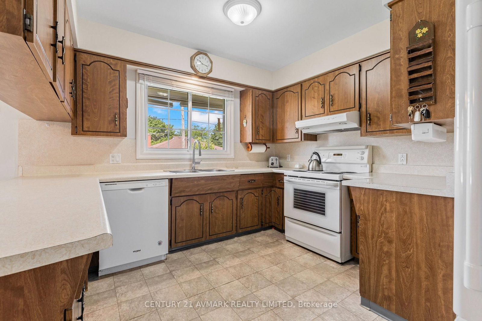 54 Classic Avenue • Welland, ON photo 15
