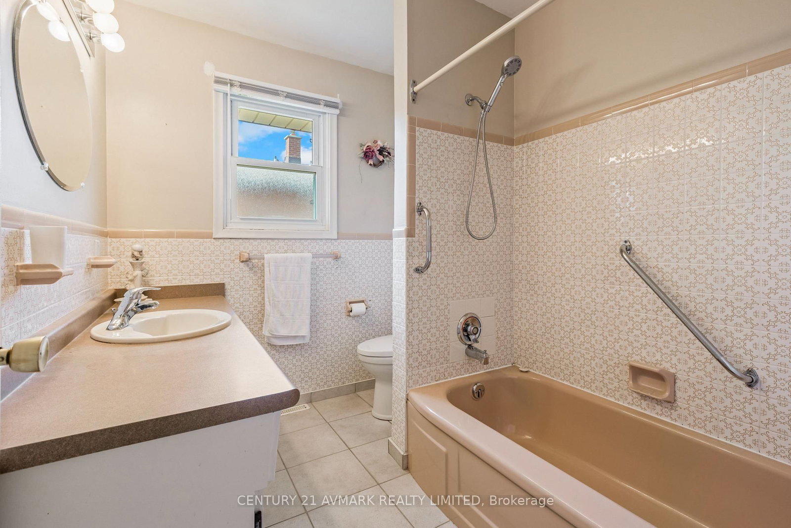 54 Classic Avenue • Welland, ON photo 20