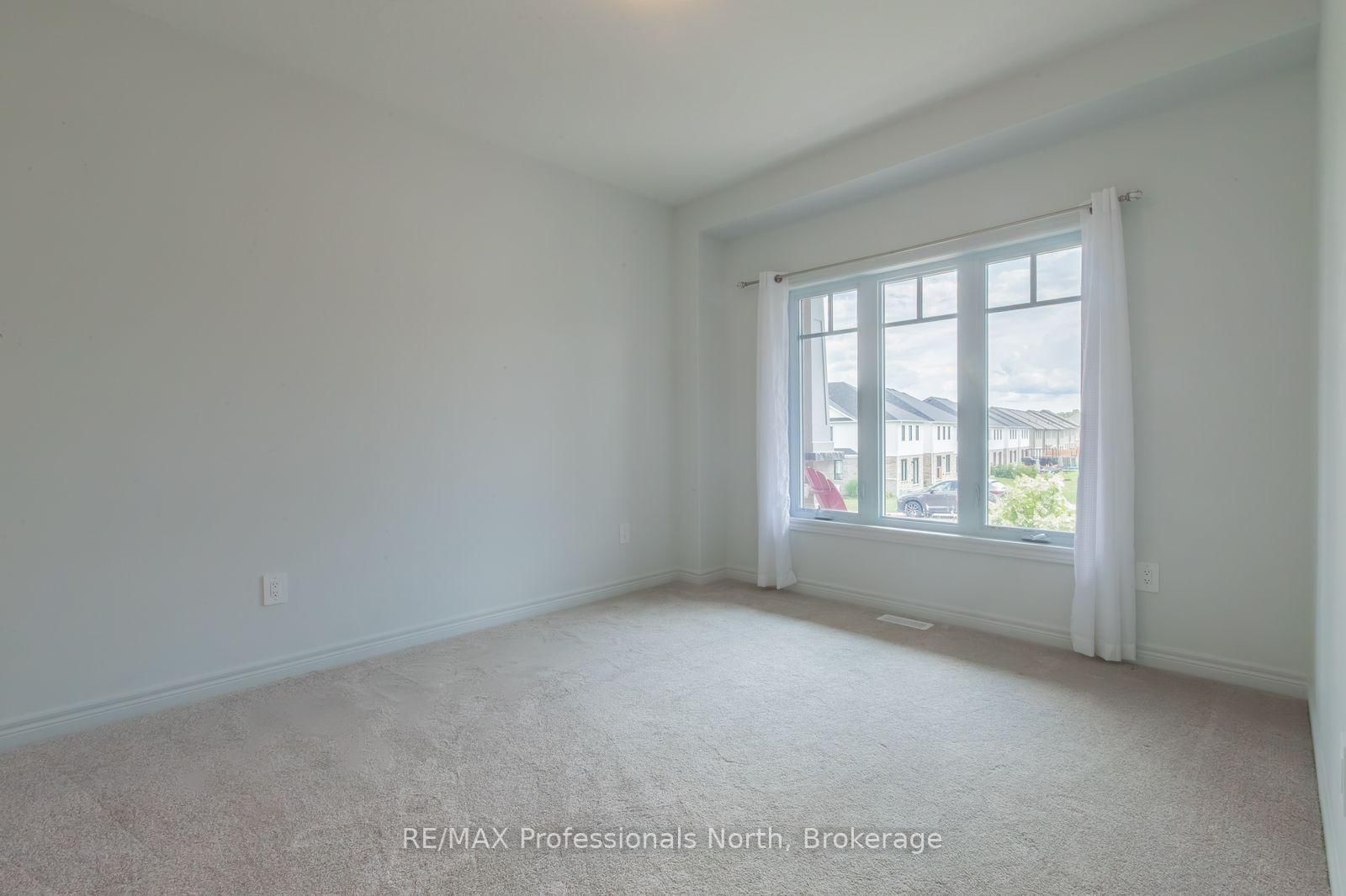 75 Eaglecrest Avenue • Huntsville, ON photo 6