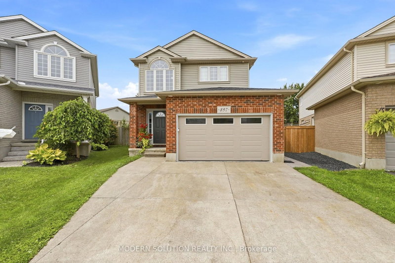 897 Bradshaw Crescent