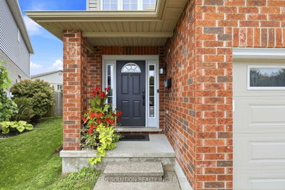 897 Bradshaw Crescent • London North, ON photo 2