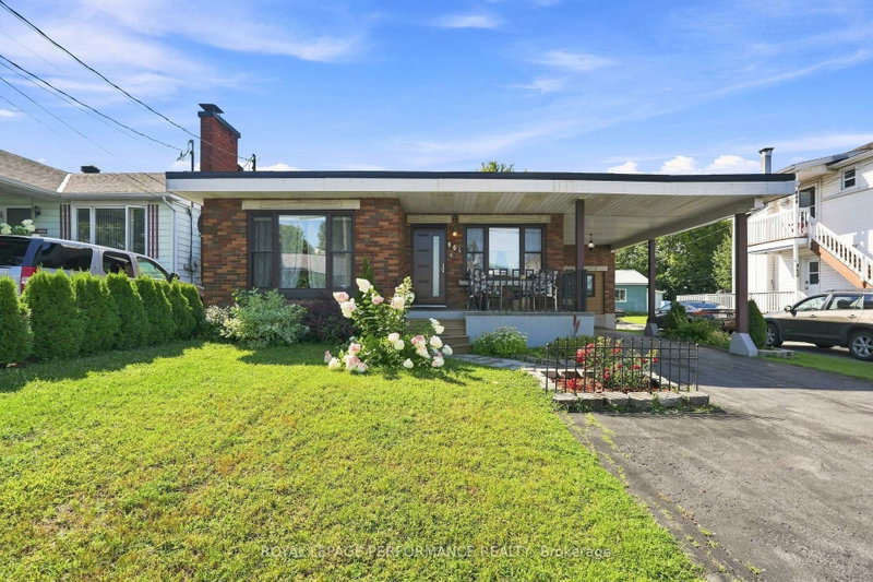 464 Laurier Street