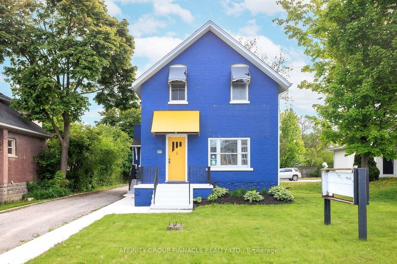 221 Kent Street W