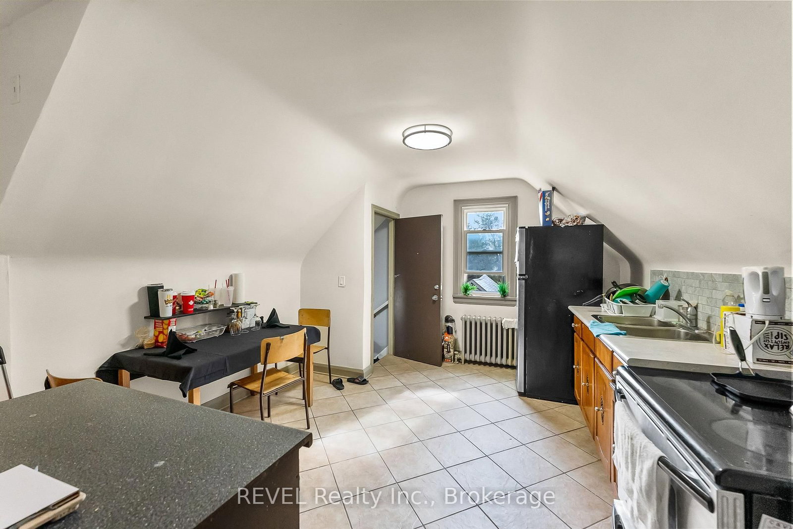 upper - 28 Division Street, St. Catharines 3