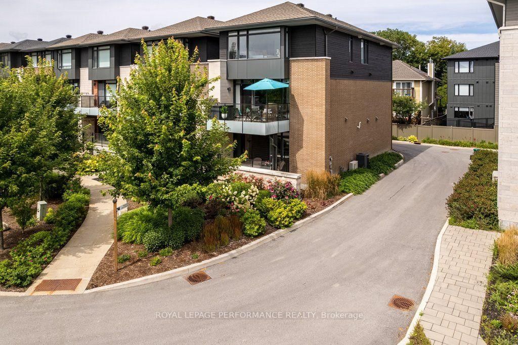 312 Sanctuary Private • Ottawa, ON photo 1