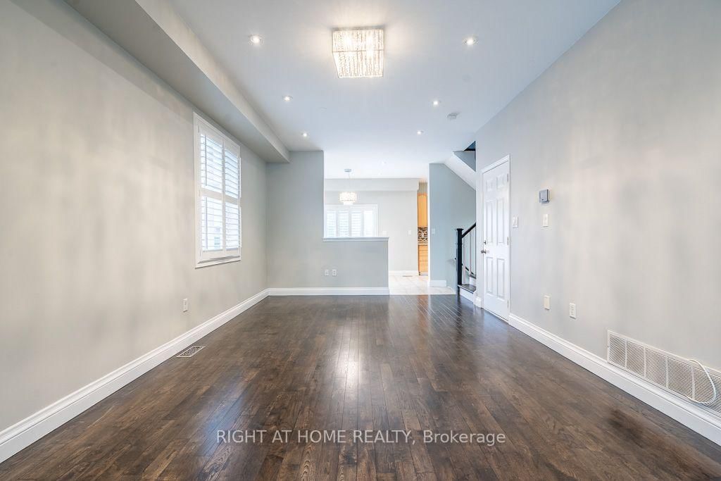 27 Panorama Way • Hamilton, ON photo 5