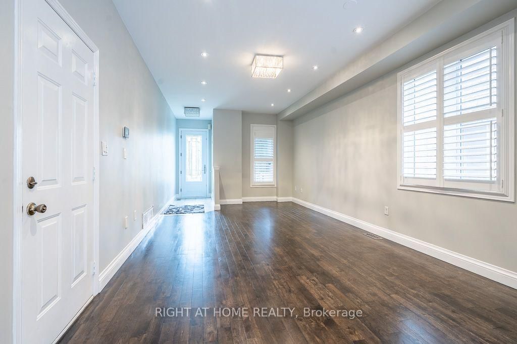 27 Panorama Way • Hamilton, ON photo 6