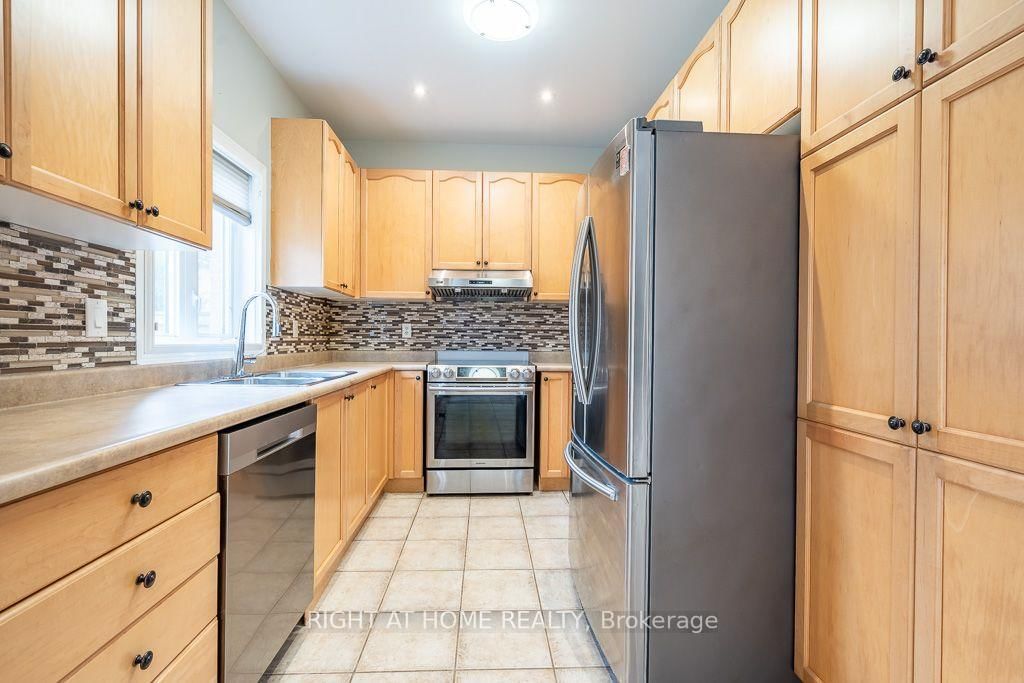 27 Panorama Way • Hamilton, ON photo 9
