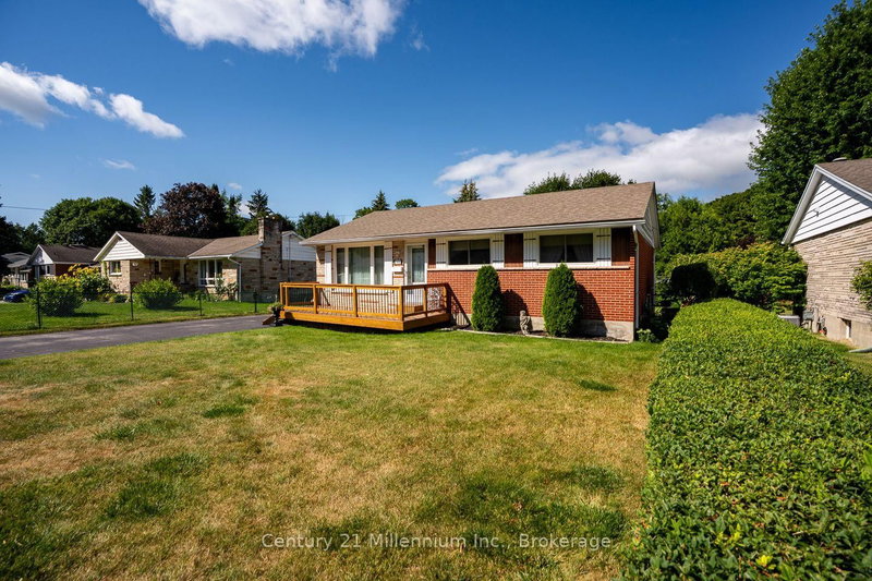 148 7th Avenue E