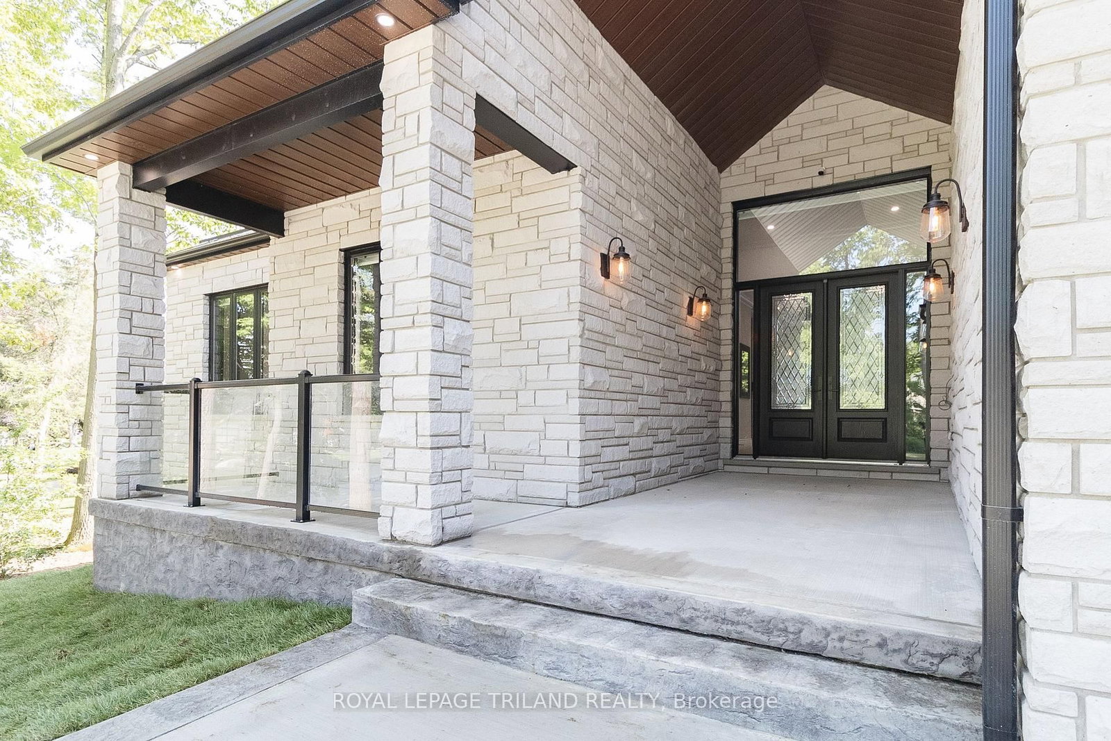 10175 Merrywood Drive • Lambton Shores, ON photo 11