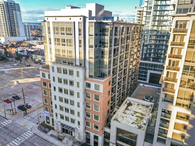 810 - 150 Main Street W