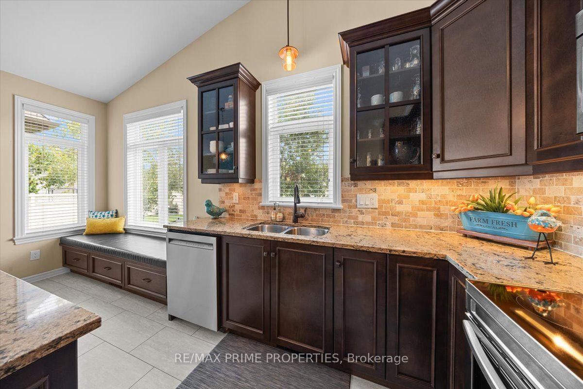 341 Bobolink Ridge • Ottawa, ON photo 15