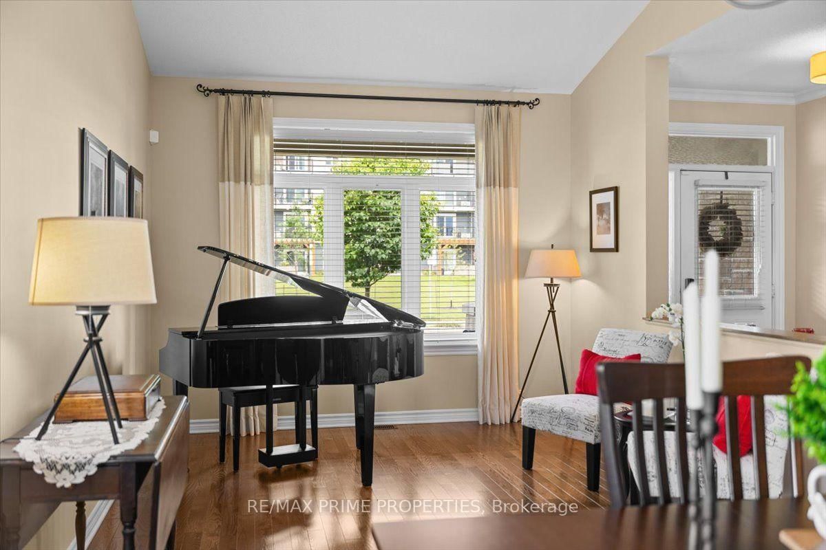 341 Bobolink Ridge • Ottawa, ON photo 5