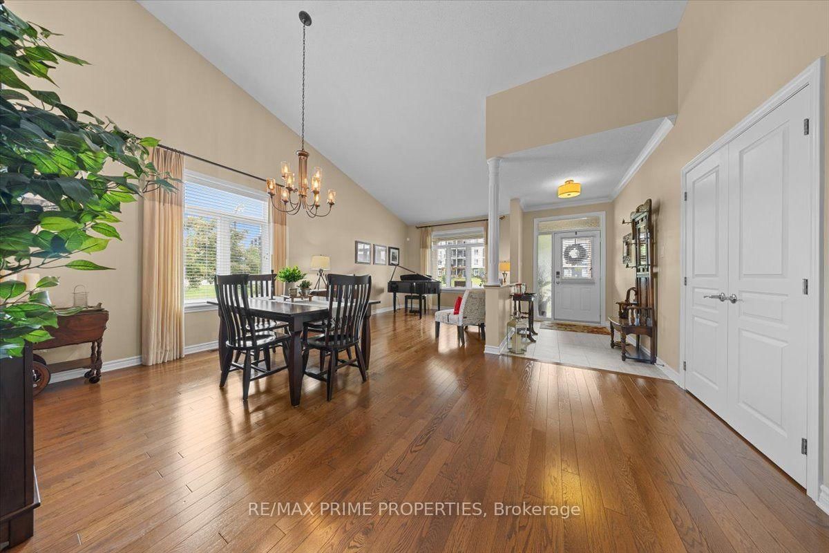 341 Bobolink Ridge • Ottawa, ON photo 9