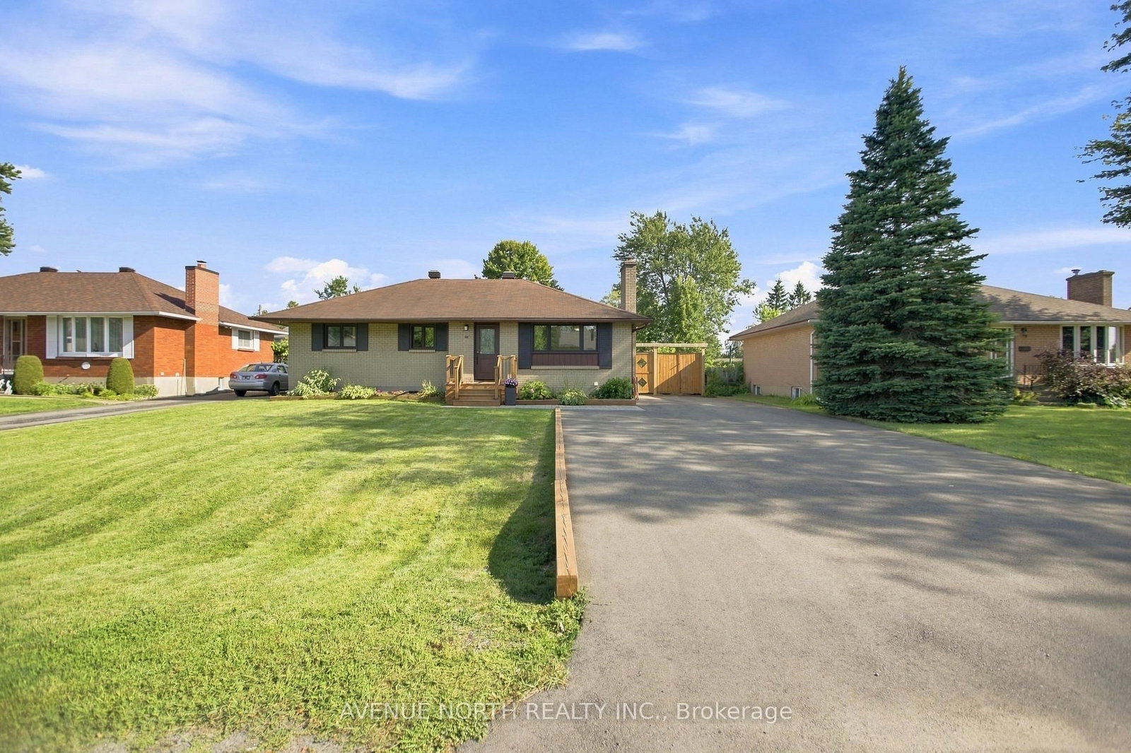 Detached House sold at 66 Epworth Avenue, Ottawa, Ontario, K2G 2M1 - Meadowlands/St. Claire Gardens - MLS: X13700708